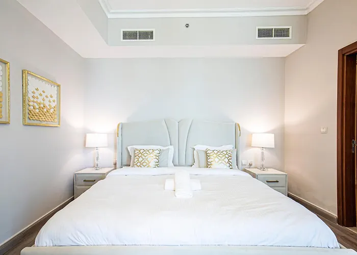 Magnificent Luxurious 2 Bedroom With City Skyline & Sea View