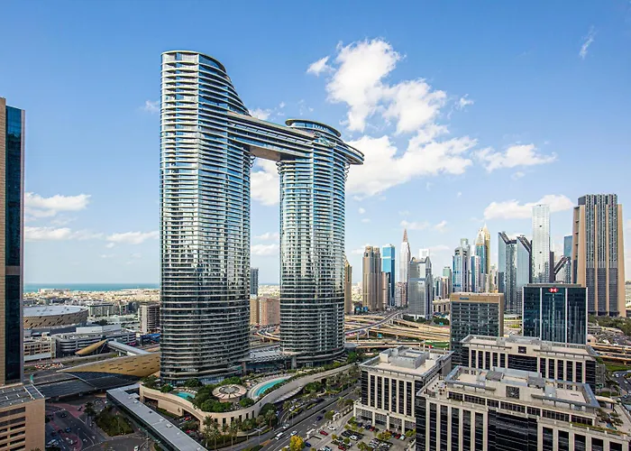 Magnificent Luxurious 2 Bedroom With City Skyline & Sea View