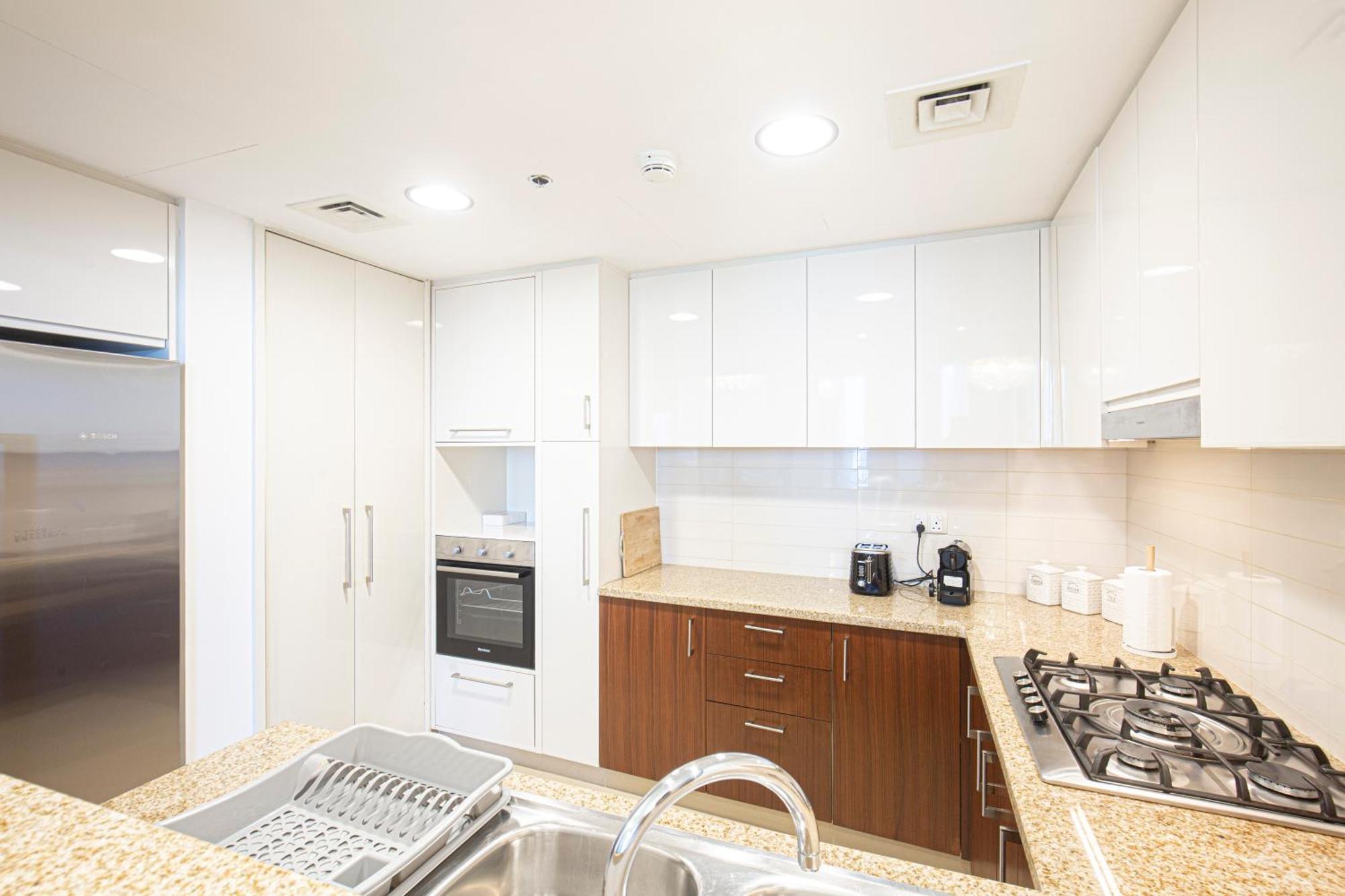 Magnificent Luxurious 2 Bedroom With Skyline & Sea View Apartment Dubai