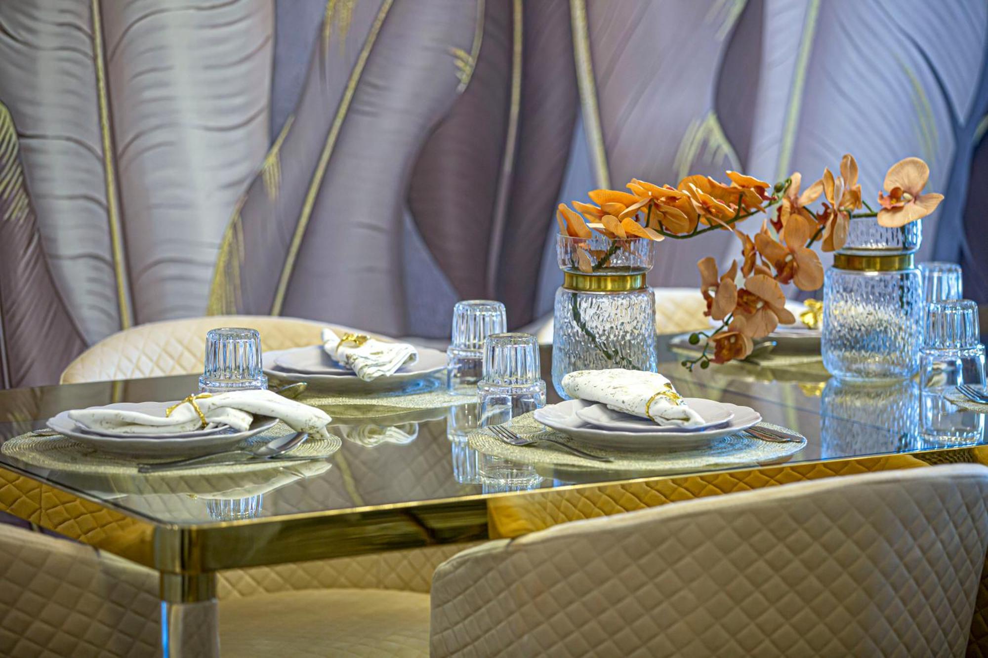 Magnificent Luxurious 2 Bedroom With Skyline & Sea View *
