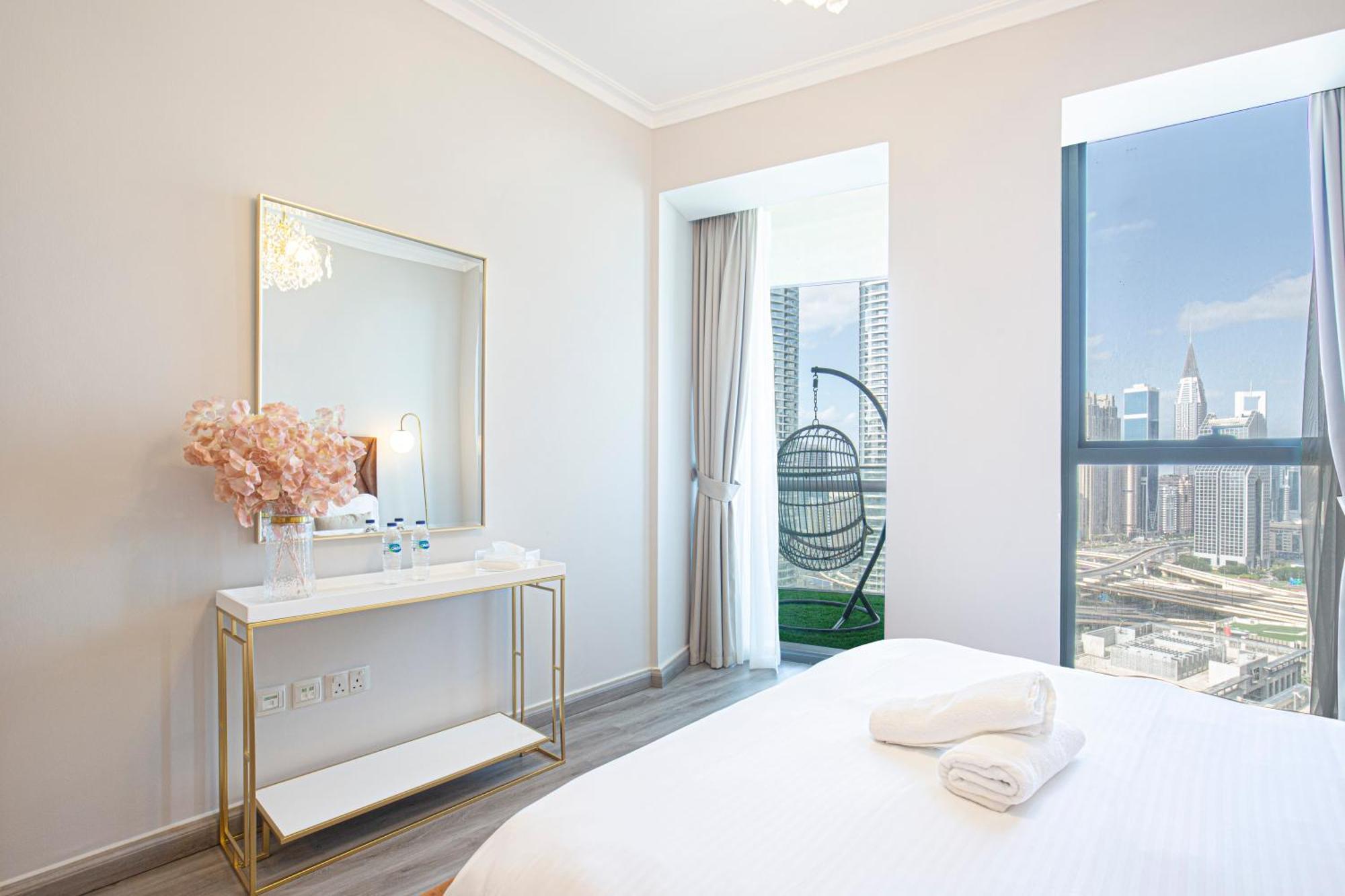 Magnificent Luxurious 2 Bedroom With Skyline & Sea View