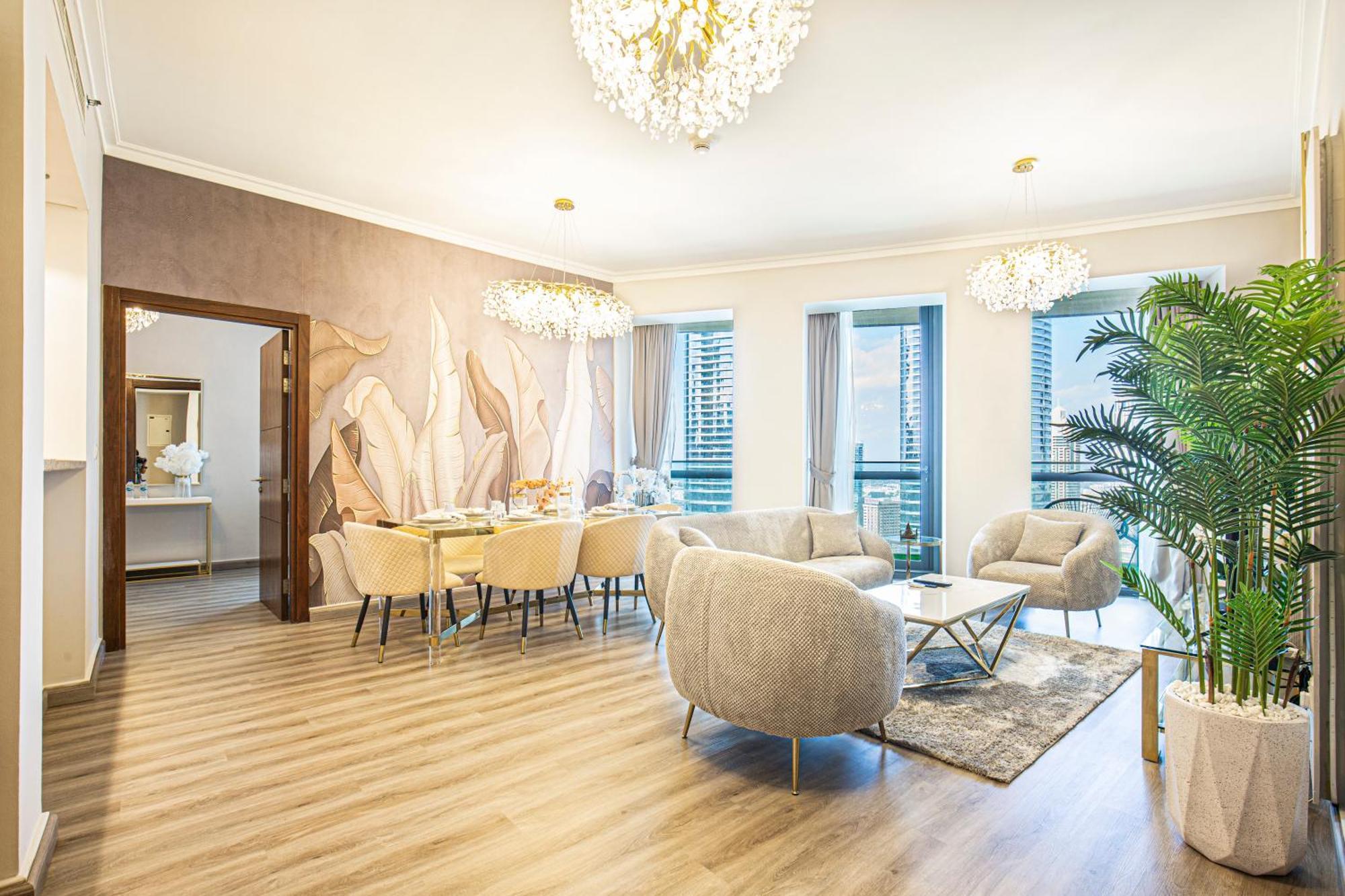 Magnificent Luxurious 2 Bedroom With Skyline & Sea View Apartment *