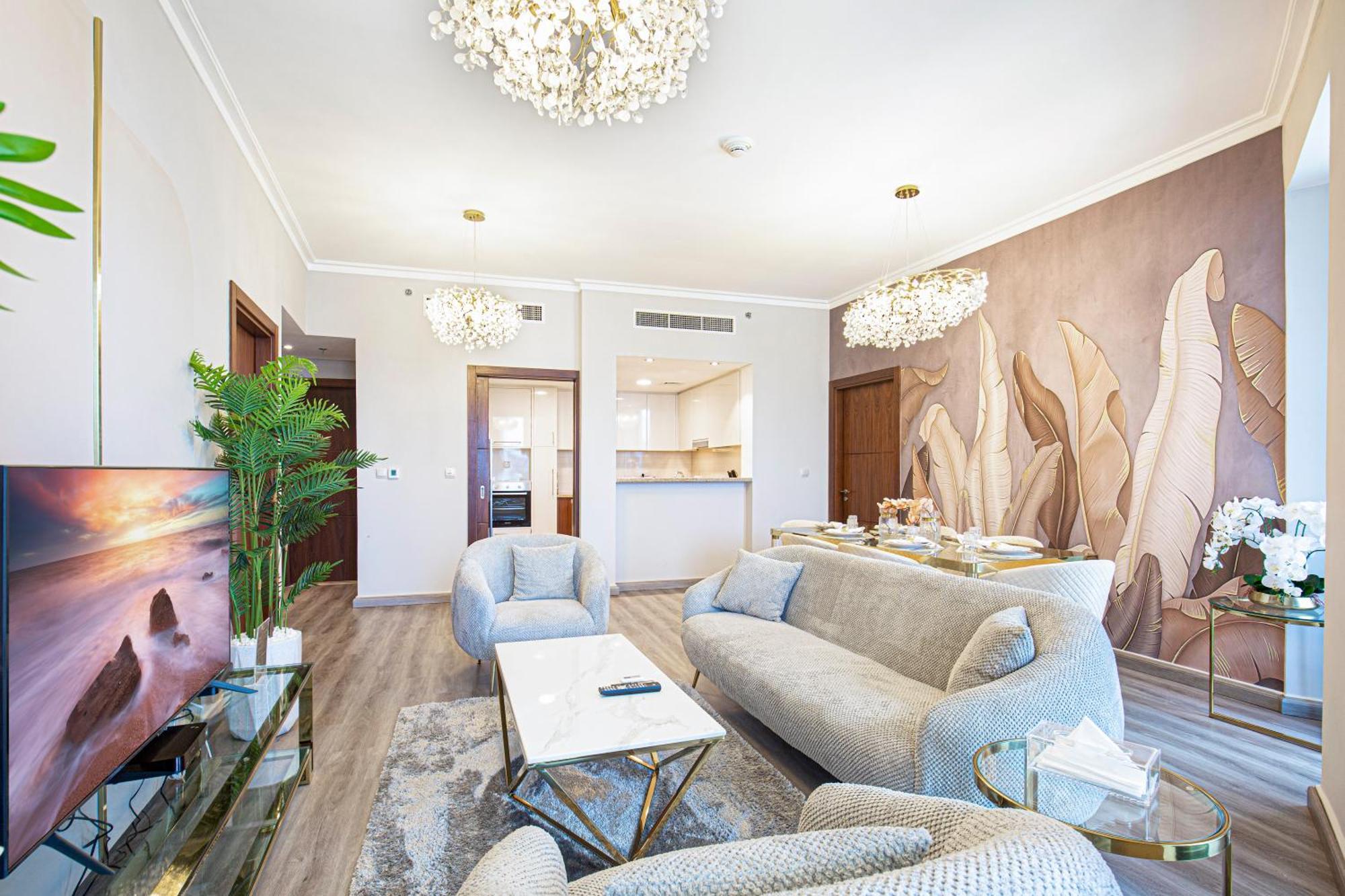 Magnificent Luxurious 2 Bedroom With Skyline & Sea View Apartment *