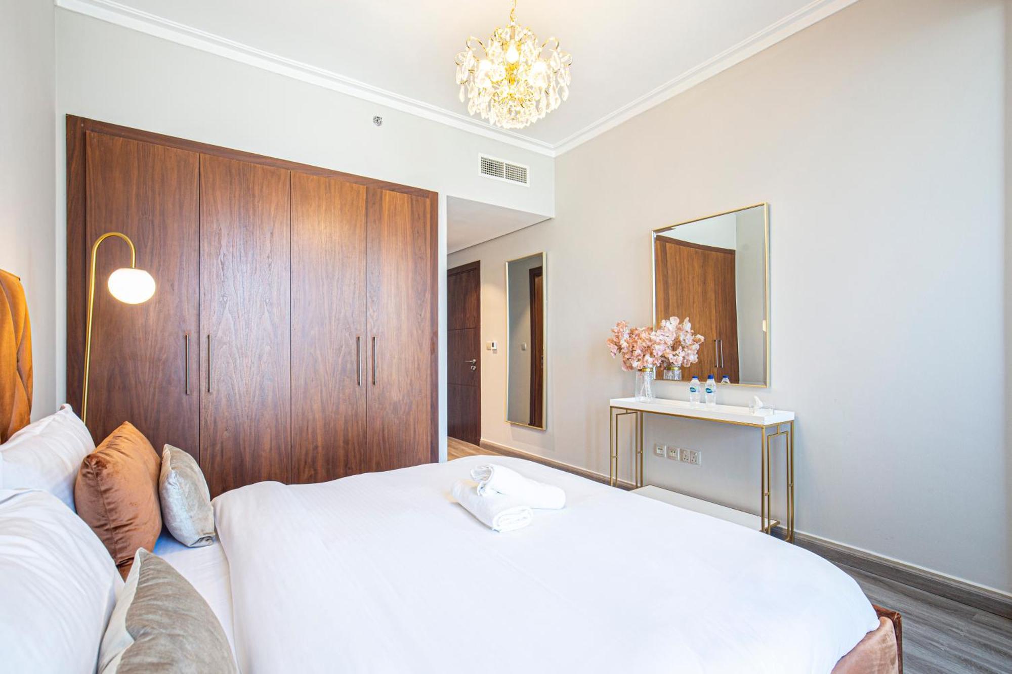 Magnificent Luxurious 2 Bedroom With Skyline & Sea View * Dubai