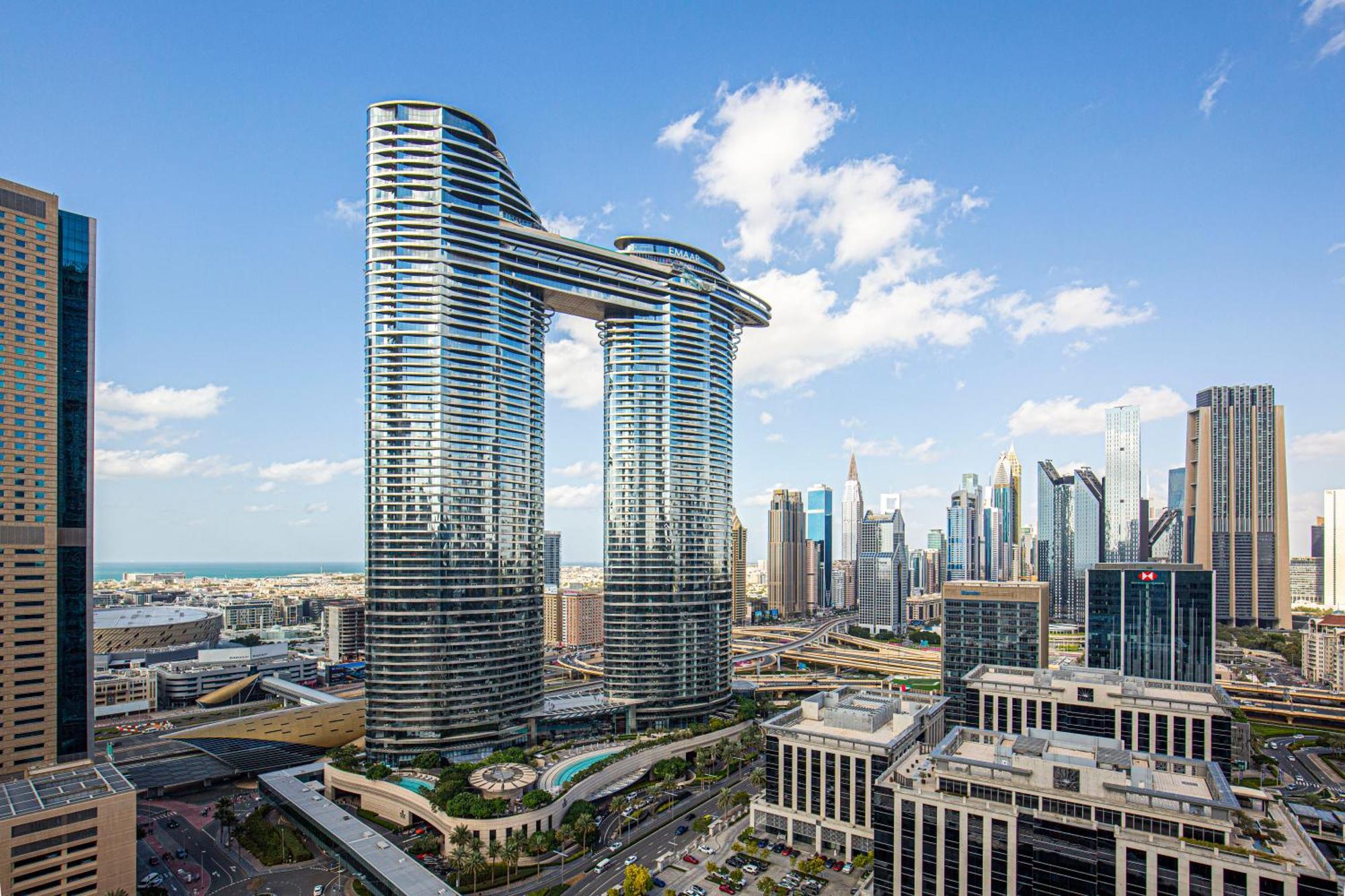 Magnificent Luxurious 2 Bedroom With Skyline & Sea View Dubai