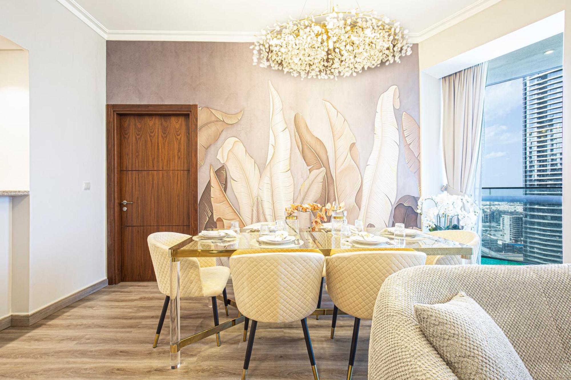 Magnificent Luxurious 2 Bedroom With Skyline & Sea View Apartment *